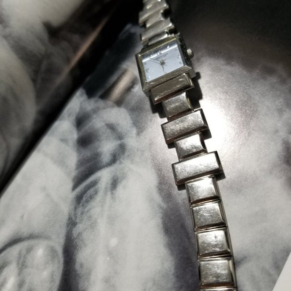 Kenneth Cole Reaction Quartz Ladies Watch WORKING BRACELET WATCHES - Picture 5 of 5